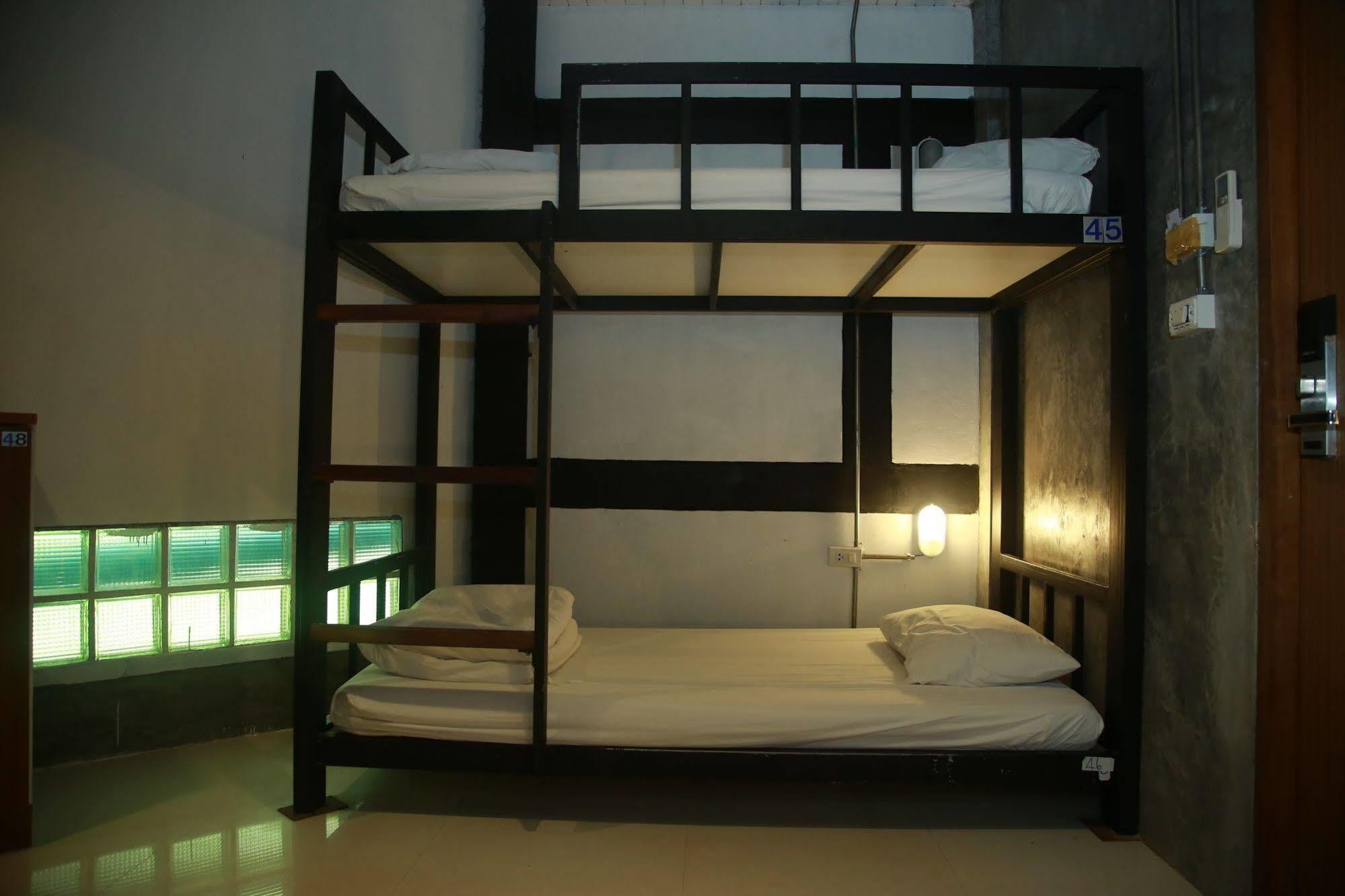 Oyo 585 Freedom Hostel @ Phi Phi Buitenkant foto