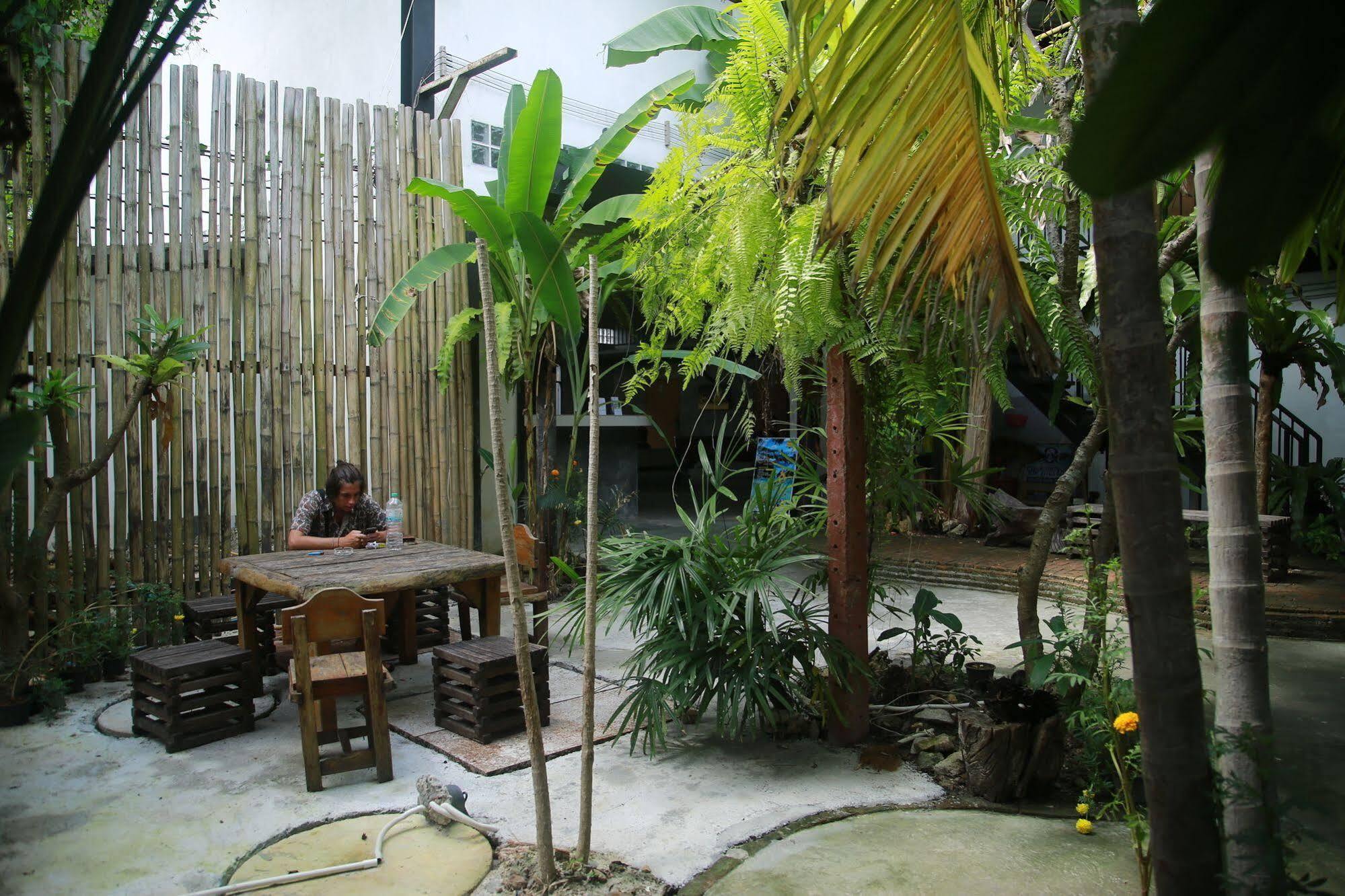 Oyo 585 Freedom Hostel @ Phi Phi Buitenkant foto