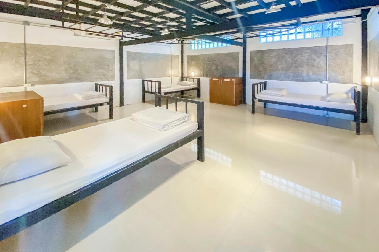 Oyo 585 Freedom Hostel @ Phi Phi Buitenkant foto